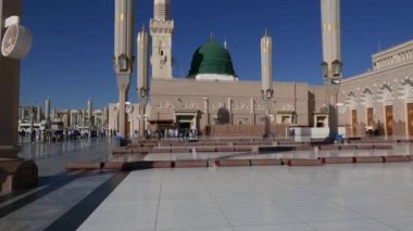Mescid Nabawi veya Nabawi Camii Peygamber Medine (City Lights), Suudi Arabia.Nabawi camiidir Islam'ın ikinci en kutsal Camii Masjidil Haram (Mekke, Suudi Arabistan'sonra)