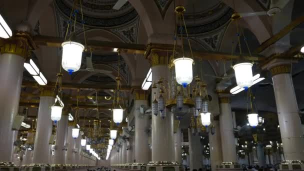 Madinah Reino Arabia Saudita Diciembre 2016 Interior Masjid Mezquita Nabawi — Vídeos de Stock