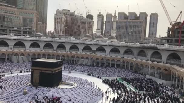 Timelapse Muslimska Pilgrimer Vit Ihram Tyg Från Linjer Inför Kaba — Stockvideo