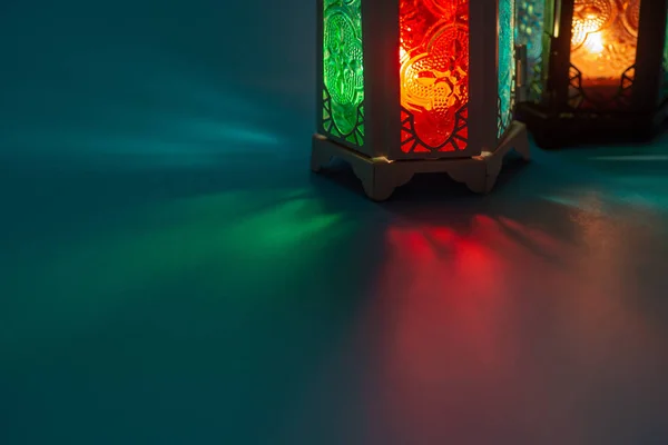 Марокканский фонарь с низким освещением . — стоковое фото