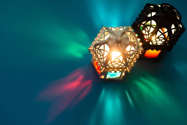Вид сверху на низкий свет статических кадров марокканского фонаря . — стоковое фото