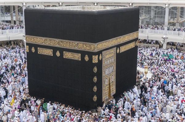 Peregrinos Muçulmanos Circundam Caaba Perto Pedra Negra Masjidil Haram Makkah — Fotografia de Stock
