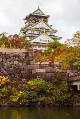 Osaka, Japonya'da sonbahar sezonunda Osaka Kalesi Kompleksi.