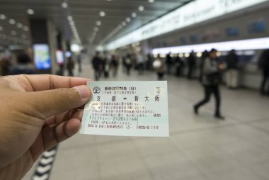 Shin-Osaka, Japonya-11 Kasım 2018: Jr pass. İlk Shinkansen mermi treni 1964 yılında tanıtıldı.