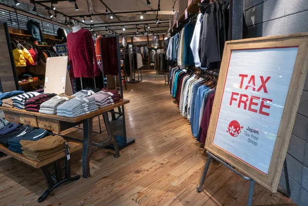 OSAKA, GIAPPONE - 9 NOVEMBRE 2018: Segno tax free in uno dei clo — Foto Stock