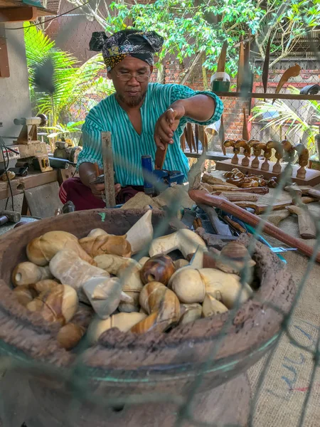 Kuala Terengganu Terengganu Malaysia April 2018 Unidentified Keris Maker Carves — Stock Photo, Image