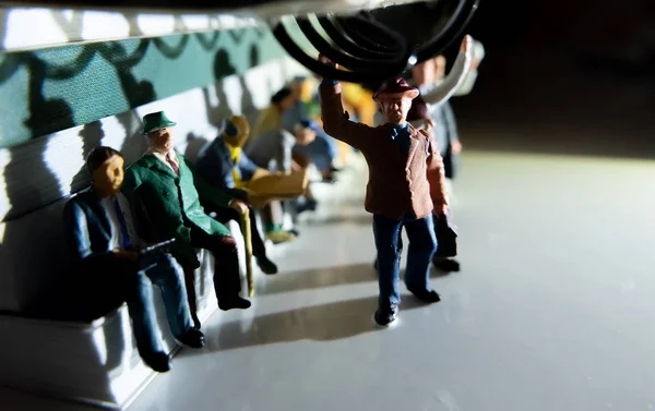 Juguete Miniatura Personas Que Viajan Desde Trabajo Concepto Transporte Público — Foto de Stock
