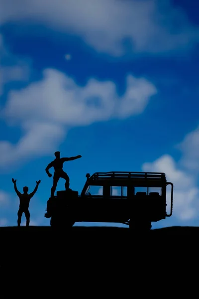 Miniature Toys Two Men Celebrate Triumphantly Mountain Concept — Stock Photo, Image