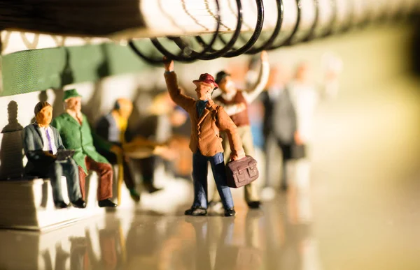 Juguete Miniatura Personas Que Viajan Desde Trabajo Concepto Transporte Público — Foto de Stock