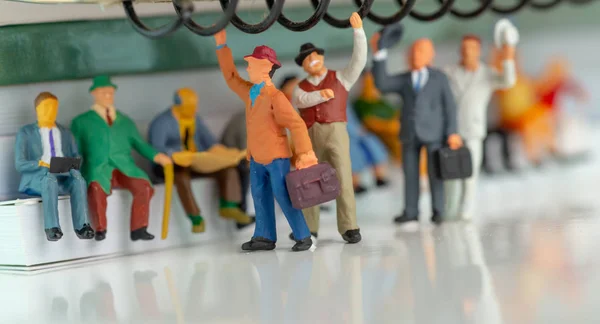 Miniatuur Speelgoed Van Mensen Die Reizen Met Een Openbaar Vervoer — Stockfoto