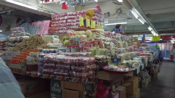 クアラルンプール マレーシア 2019年4月 マレーシアのクアラ テレンガヌのパヤン市場を中心に 乾燥した地元の食べ物を販売する屋台が並ぶ — ストック動画