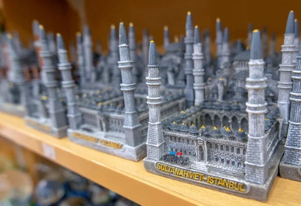 Miniature Blue Mosque (Sultanahmet mosque) for sale at one of th — Stock Photo, Image