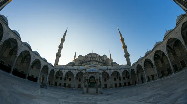 Pátio Sultanahmet Mesquita Azul Istambul Turquia Palavras Alcorão Significando Importância — Fotografia de Stock