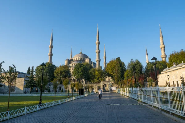 Exteriér Sultanahmet (Modrá mešita) v Istanbulu, Turecko — Stock fotografie