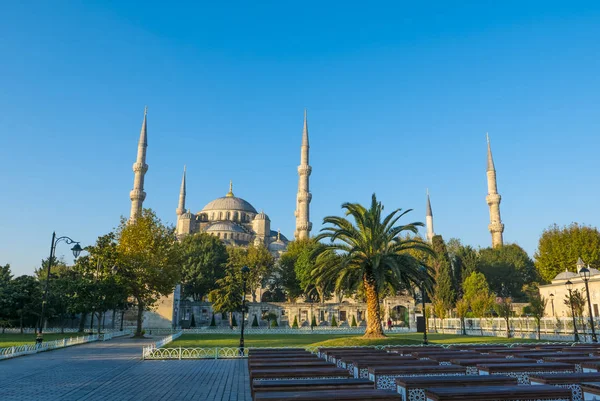 Exteriér Sultanahmet (Modrá mešita) v Istanbulu, Turecko — Stock fotografie