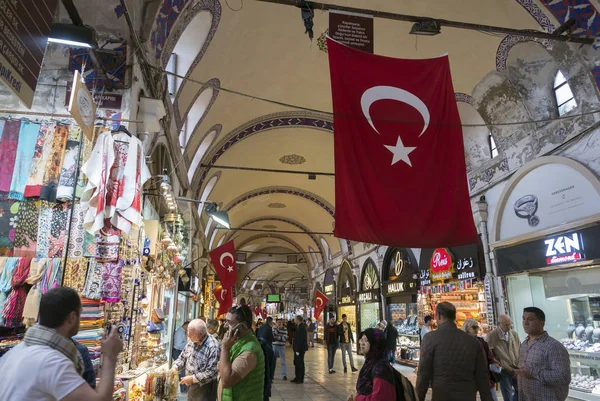 Istanbul, Turecko-27. září 2016: řady dílků uvnitř gr — Stock fotografie