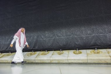 Mekke,S.Arabistan-21 Aralık 2104 : Tanımlanamayan bir Arap ar yürür