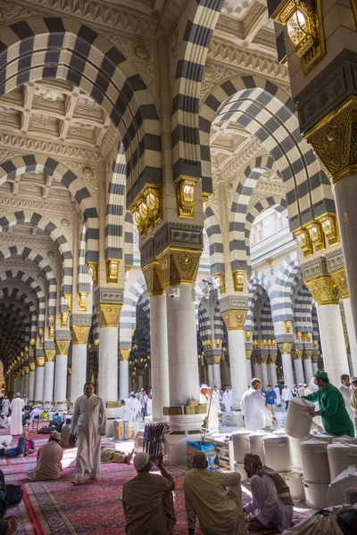 Madina Saudi Arabia Dezembro 2014 Vista Interior Masjid Nabawi Mesquita — Fotografia de Stock