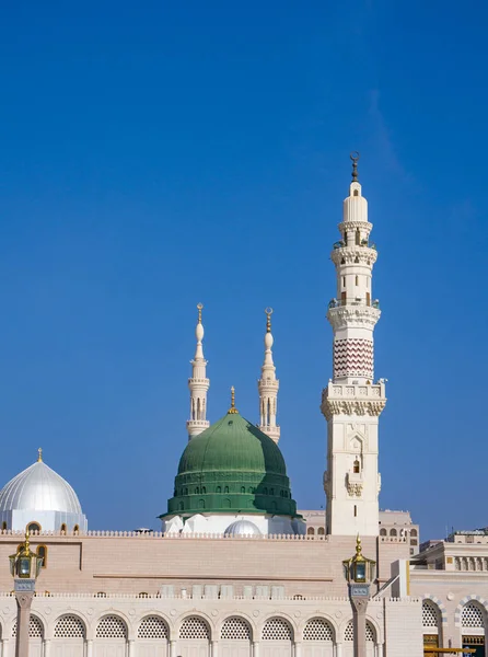 Exterior view of minarets and green dome of a mosque taken off t — Stock Photo, Image