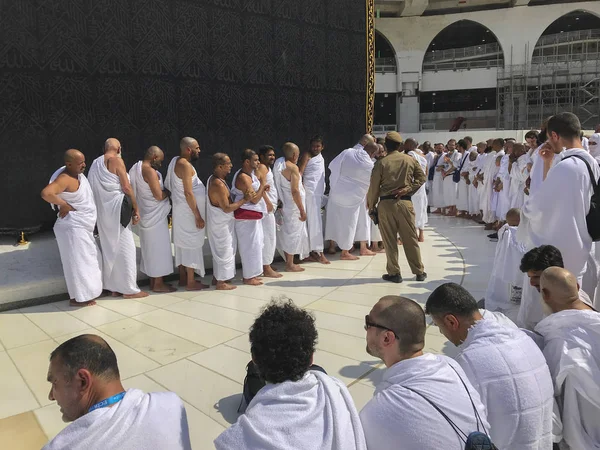 Mecca, Szaúd-Arábia-január 24, 2018: azonosítatlan muszlim zarándot — Stock Fotó