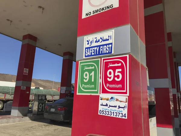 ASFAN, MECCA, ARABIA SAUDITA-ENERO 27, 2018: Premium 95 y 91 —  Fotos de Stock