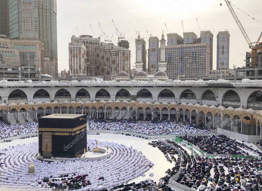 Bird's eye view of unidentified Muslim pilgrims in prostration (