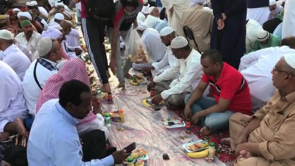 Madinah Saudi Arabia Circa Mai 2019 Unbekannte Muslimische Männer Bereiten — Stockvideo