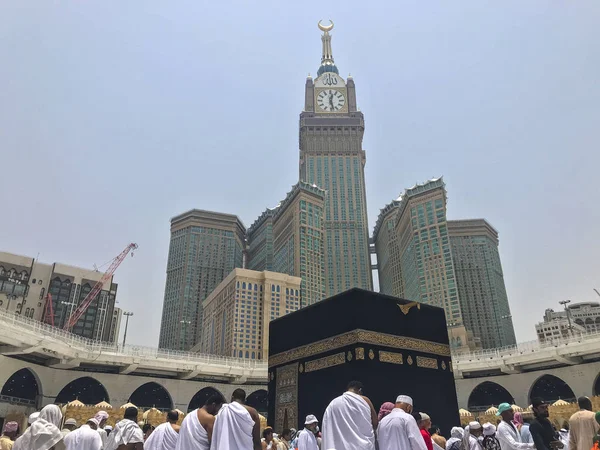 沙特阿拉伯 Circa 2019年5月 阿卜拉杰 皇家钟楼麦加 在麦加 沙特阿拉伯 而穆斯林朝圣者环游 塔瓦夫 — 图库照片