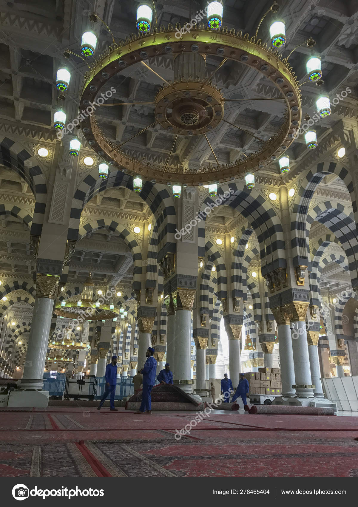 Madina Saudi Arabia May 2019 Workers Clean Interior Masjid