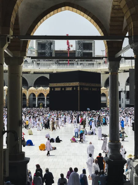 Мусульманські Паломники Обійти Кааба Першому Поверсі Мечеті Харам Мусульмани Усьому — стокове фото