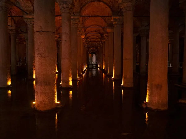 Interior Basílica Cisterna Iluminada Con Luces Color Naranja —  Fotos de Stock