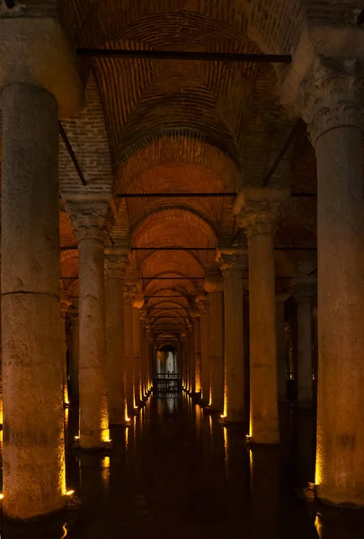 Interior Basílica Cisterna Iluminada Con Luces Color Naranja —  Fotos de Stock