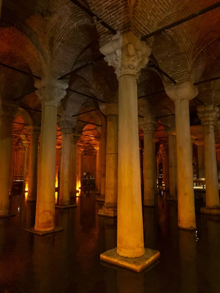 Interior Basílica Cisterna Iluminada Con Luces Color Naranja —  Fotos de Stock