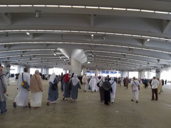 Mina Saudi Arabia August 2019 Group Pilgrims Complete Stoning Devil — Stock Photo, Image