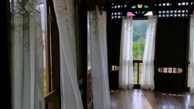 Geleneksel bir Malay evinin esintili bir dua odası.
