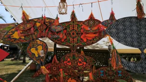 Différents Types Colorés Taille Des Cerfs Volants Malais Traditionnels Soufflant — Video