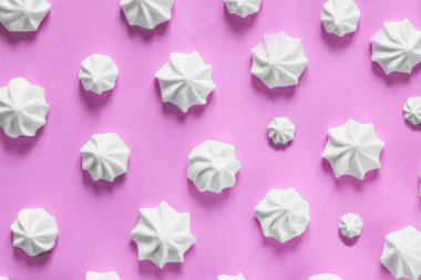 Nohut pembe bir arka plan üzerinde Merenga