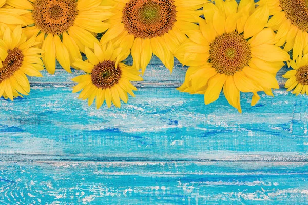 Herbst Hintergrund Mit Sonnenblumen Auf Holzbrett Gelbe Frische Sonnenblumen Auf — Stockfoto