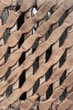 Gri taşın üzerindeki kırmızı çizgilerin dokusu, bir heykelin ayrıntıları, Ukrayna kültürü