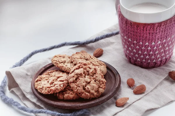 Homemade oatmeal cookies and a mug of almond milk — Stock Photo, Image