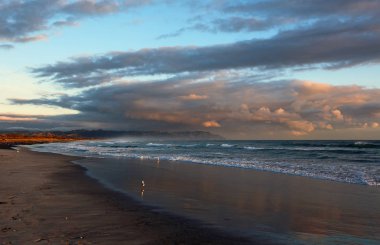 Sunrise bulutlar - Waihi Beach, Bowentown, Yeni Zelanda