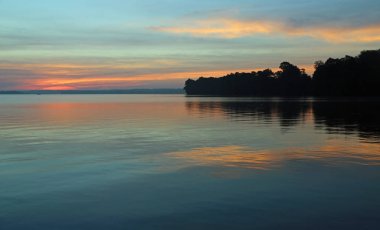 Gün doğumunda Reelfoot Gölü - Reelfoot Lake State Park, Tennessee