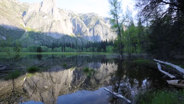 Ανατολή Ηλίου Στη Λίμνη Καθρέφτη Εθνικό Πάρκο Γιοσέμιτι Καλιφόρνια — Αρχείο Βίντεο