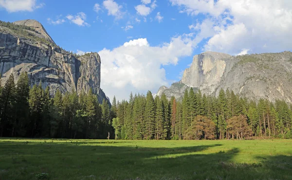 Paisagem Com Half Dome Parque Nacional Yosemite Califórnia — Fotografia de Stock