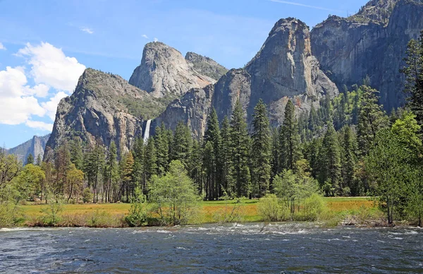 Merced River Parque Nacional Yosemite Califórnia — Fotografia de Stock