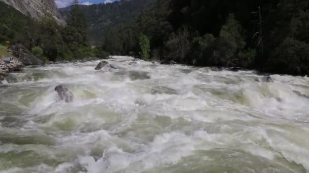 Merced River Kalifornien Sierra Nevada — Stockvideo