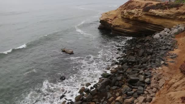 Vågor Och Stenar Sunset Cliffs Natural Park Kan Diego California — Stockvideo