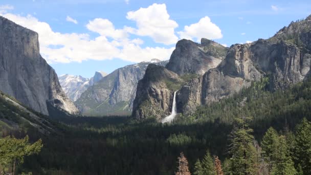 Σήραγγα Προβολή Στο Yosemite Εθνικό Πάρκο Γιοσέμιτι Καλιφόρνια — Αρχείο Βίντεο