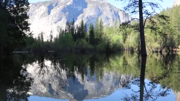 Озере Зеркало Национальный Парк Йосэмит Калифорния — стоковое видео