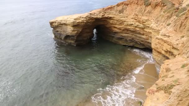 Naturliga Bågen Sunset Cliffs San Diego Kalifornien — Stockvideo